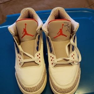 Men 13 air jordan retro 3 international flight